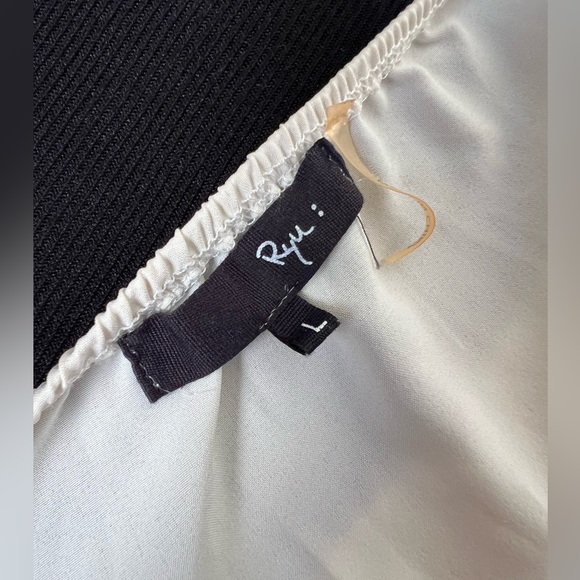 Off the shoulder avante grade blouse - Picture 7 of 7